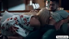 Abspielen T-Girl Stieffamilie Tranny Bareback-Spaß: Jamie French und ihre großen Titten