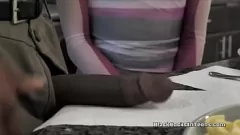 Odtwórz Zmysłowe azjatyckie mamuśki i nastolatka uprawiają hardcorowy międzyrasowy trójkąt z dużym BBC w domu