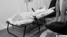 Reproducir Estudiante follada por su mejor amigo en la silla cuando va a visitarla