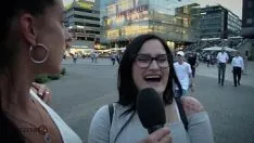 تشغيل ممارسة الجنس مع معلق إباحي يتسبب في اختراق مراهق لنجمة XXX من الذكور