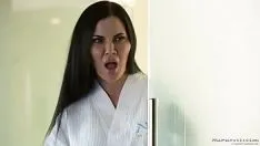 تشغيل سوف يجعلك والداها مشتهيًا ومتشوقًا لممارسة الجنس معها