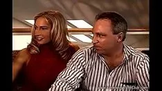 Reproducir A la rubia sensual le gusta ser la cabra