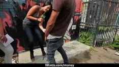 Jouer Porno Dancer fait des films Xxx pour une énorme somme d'argent