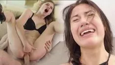 تشغيل نجمتان من نجوم البورنو يمارسان الجنس بشدة مع رجل مجنون بعد ممارسة الجنس