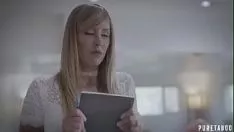 Afspelen Hij neukt deze volwassen vrouw met wrok omdat ze erg sexy is en dat wil