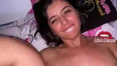 Afspelen Haar poesje is erg sexy en heet en ze wil pik zuigen en intense seks hebben