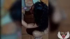 Redare Dupa ce primeste un cadou doreste sa suga pula si sa faca sex