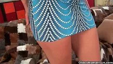 Oynat Küçük göğüslü bu sarışın en seksi ve en güzel hatlara sahip popoya sahip