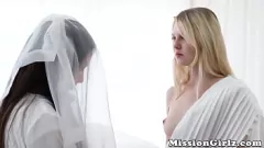 تشغيل بدأ مراهق المورمون الفضولي في اللعب السحاقي الحسي مع دسار