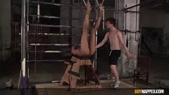 تشغيل يخضع Maxxie Rivers للعب BDSM الخام مع دسار بواسطة Alex Faux