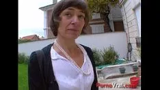 Reproduzir Mulher madura casada se divertindo com o pau de outro homem