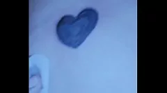 Redare Artistul tatuaj primește un serviciu anal de la amatorul Sharon în lenjerie