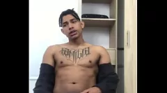تشغيل عشيق العضلات اللاتينية يهز بي بي سي الضخم على كاميرا الويب