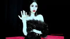 تشغيل الإلهة الإيطالية Diamante تناقش تنظيم العمل الجنسي ، والدن والأرباح