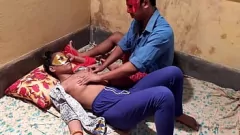 Afspelen Geile Indiase vrouw wordt betrapt op vals spelen door haar devar in amateur handjob cumshot video