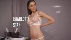 Jouer L'intenso orgasmo del balzo di Charlotte Star: uno spettacolo di figa australiano solista