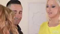 Reproducir Partido porno con esposa y niñera