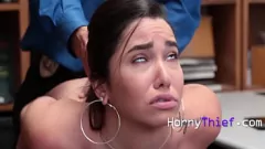 Redare Stripper busty Karlee Grey a prins furtul și pedepsit în birou